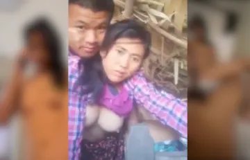 ထန်းတဲထဲမှာ ရွာသူအကိက်ဖြူဖြူလေးကိုလိုးတဲ့အောကား